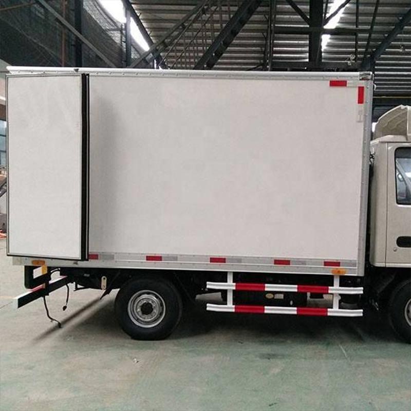 Como uma carroceria seca com núcleo de PU melhora a eficiência do transporte e a proteção da carga?