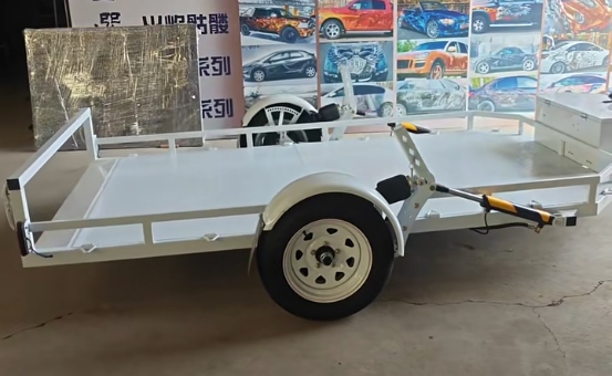 Trailer plano branco personalizável com controle remoto de eixo único