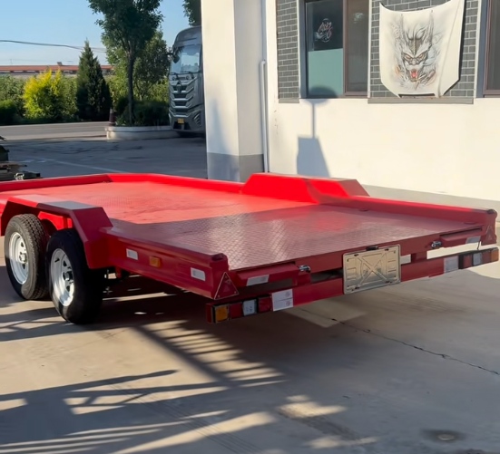 Trailer plano vermelho com eixo tandem